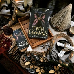 Twin Crowns – Catherine Doyle & Katherine Webber